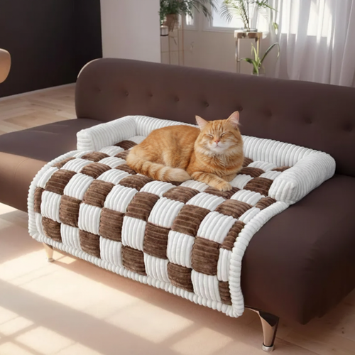 Cama para mascotas con gato acurrucado - Huellas Seguras